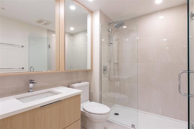 Modern 1-Bed Apartment in Surrey - $1,950/month — photo 10