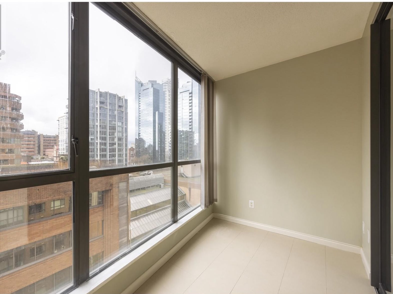 1189 Howe St, Vancouver, BC | 1BD + Den / 1 BA | Downtown Vancouver — photo 14
