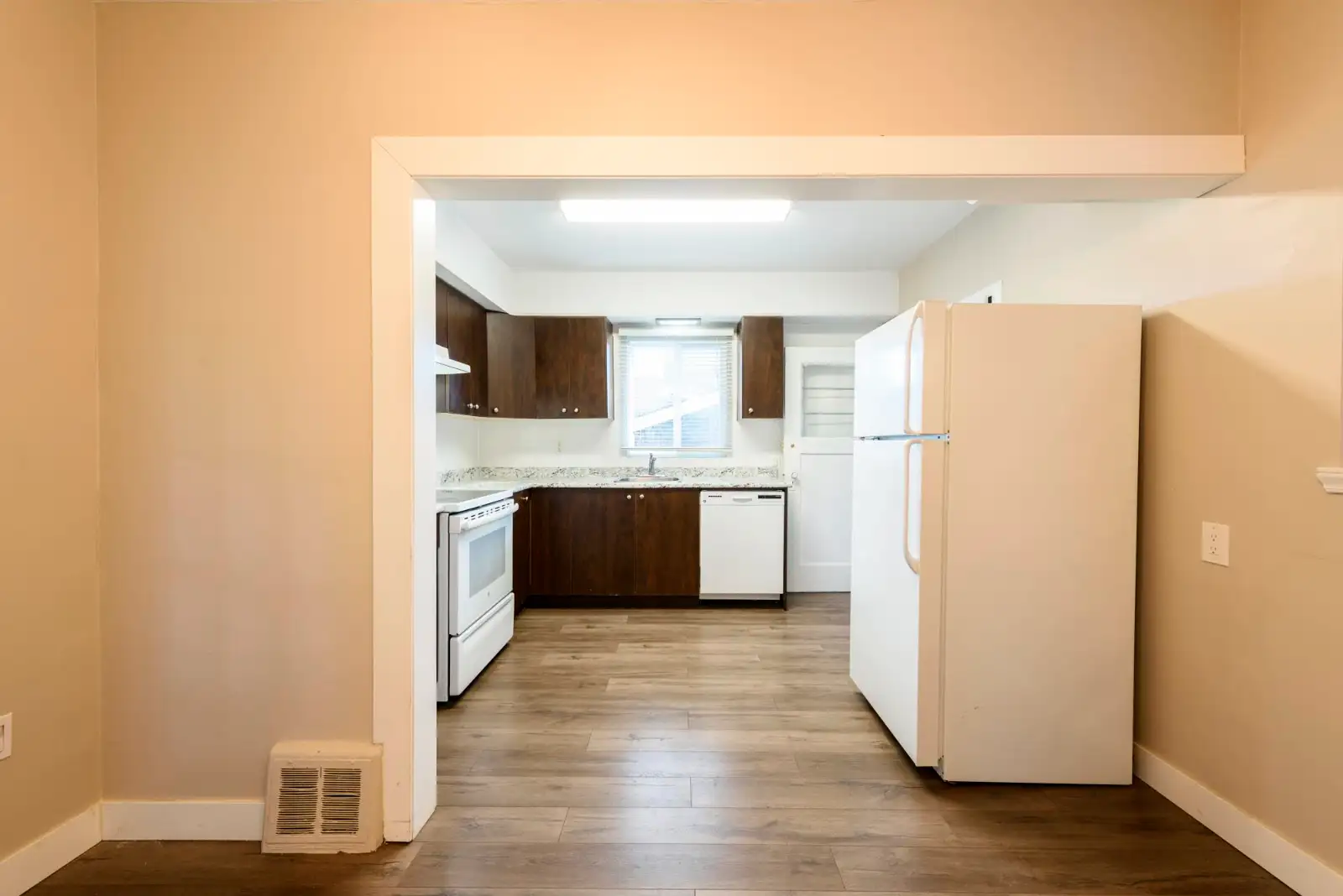 $2999 | 4525 Knight St, Vancouver, BC | 2BD/1BA | Upper House — photo 10