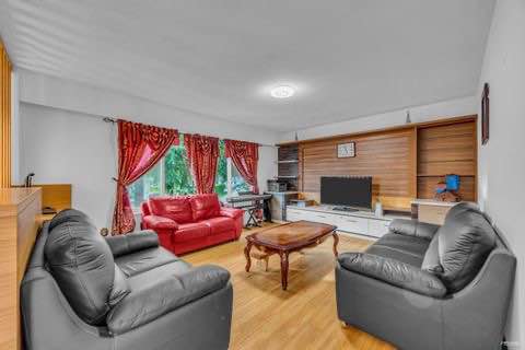 Spacious 4 Bedroom House for Rent in Surrey — photo 3