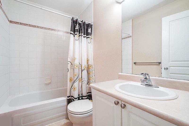 Surrey Townhouse for rent - 5 Bedrooms — photo 10