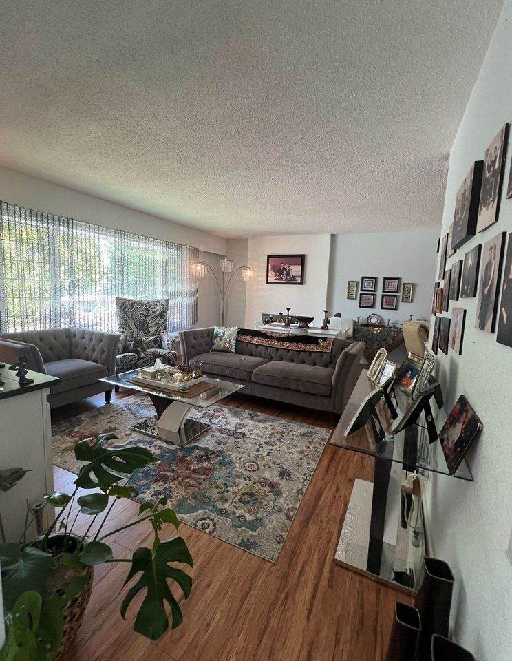 3100 CAD in Coquitlam — photo 2