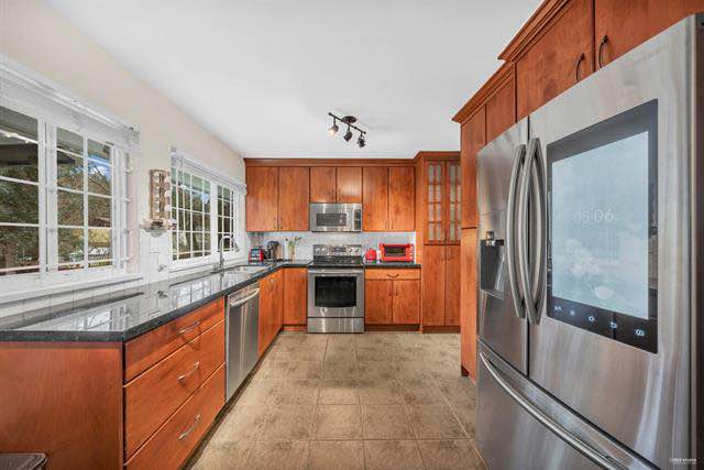 3100 CAD in Coquitlam — photo 4