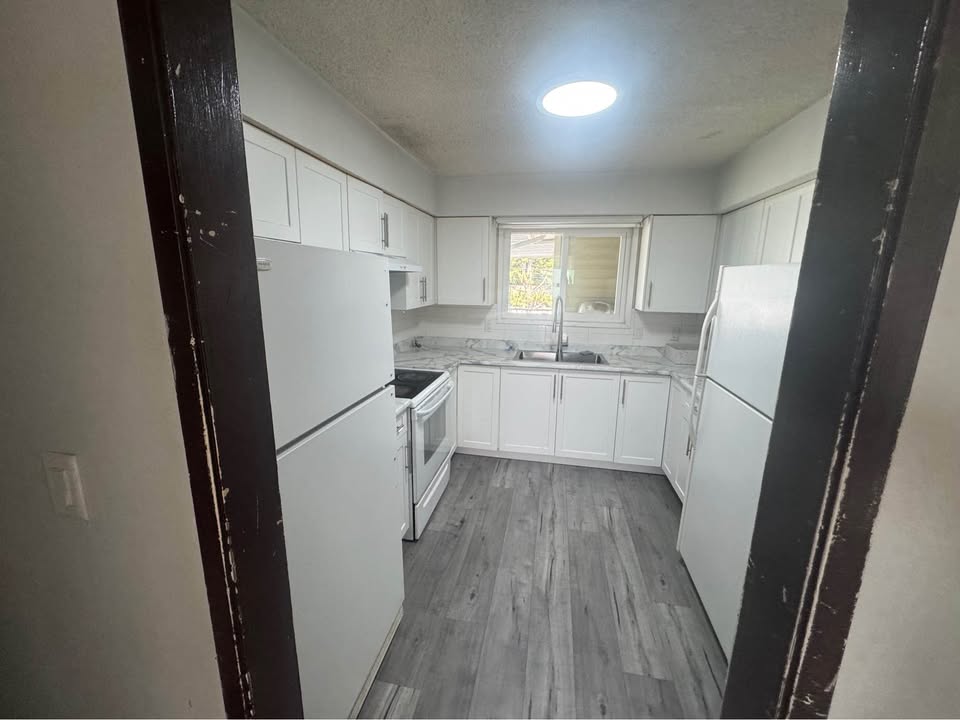 Spacious 4 Beds, 2 Baths House for Rent in Surrey — photo 4