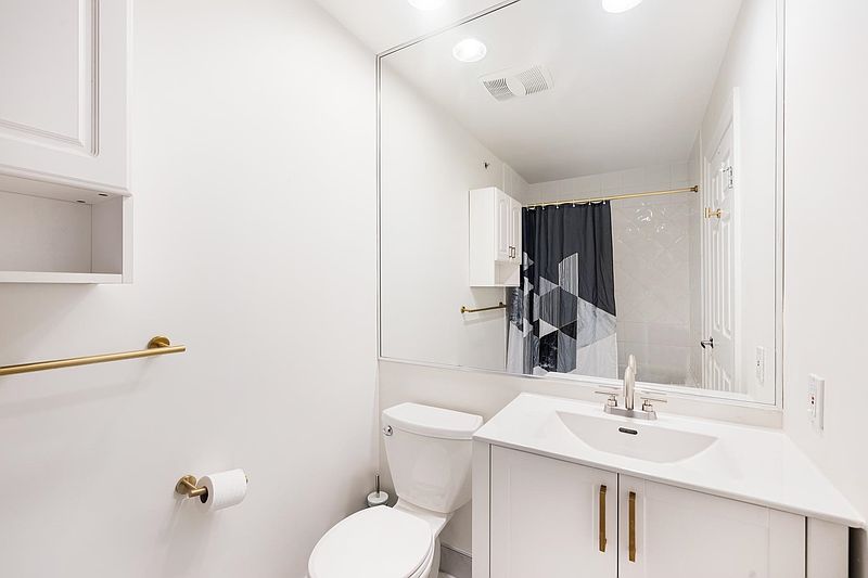 Vancouver Townhouse for rent - 3 Bedrooms — photo 9