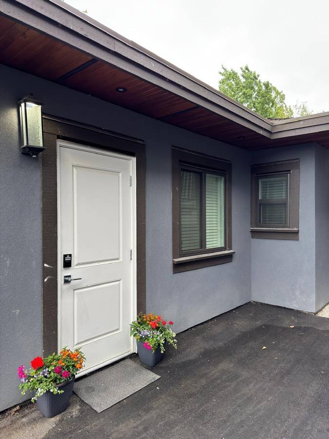 Stylish 1 Bed Suite in New Westminster — photo 9