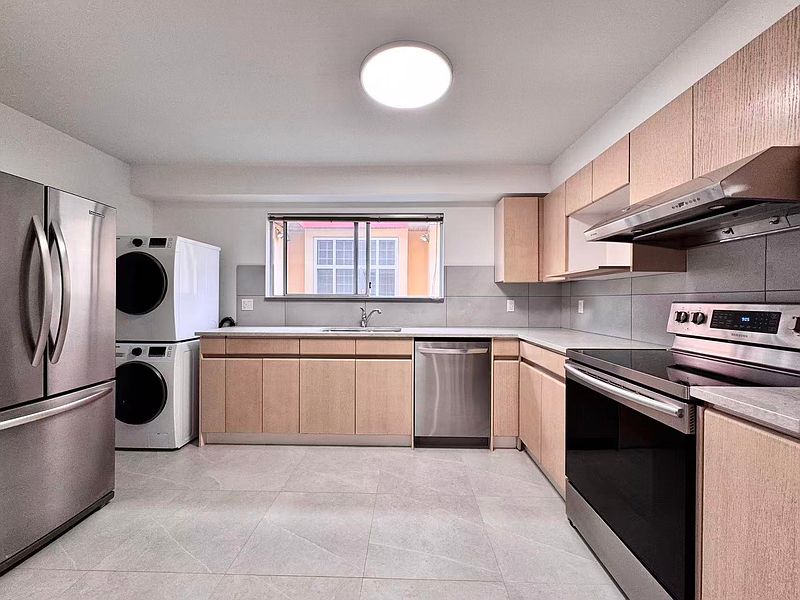 Vancouver House for rent - 3 Bedrooms — photo 4