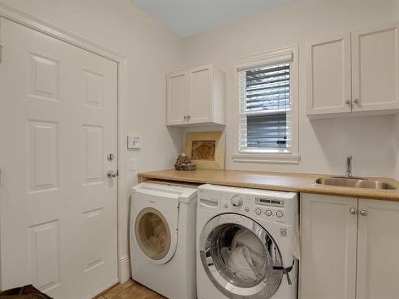 Surrey House for rent - 5 Bedrooms — photo 21