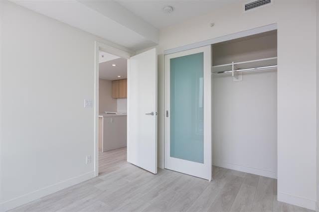 Modern 1-Bed Apartment in Surrey - $1,950/month — photo 9