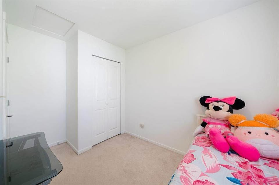 Spacious 4 Bedroom Townhouse in Surrey — photo 13