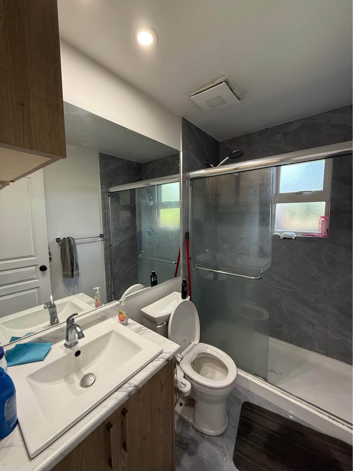 2 Bedroom House for Rent in Surrey - CA$450 — photo 4