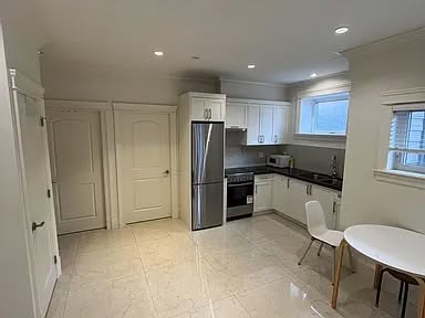 Cozy 1 Bed 1 Bath Apartment in Vancouver — photo 7