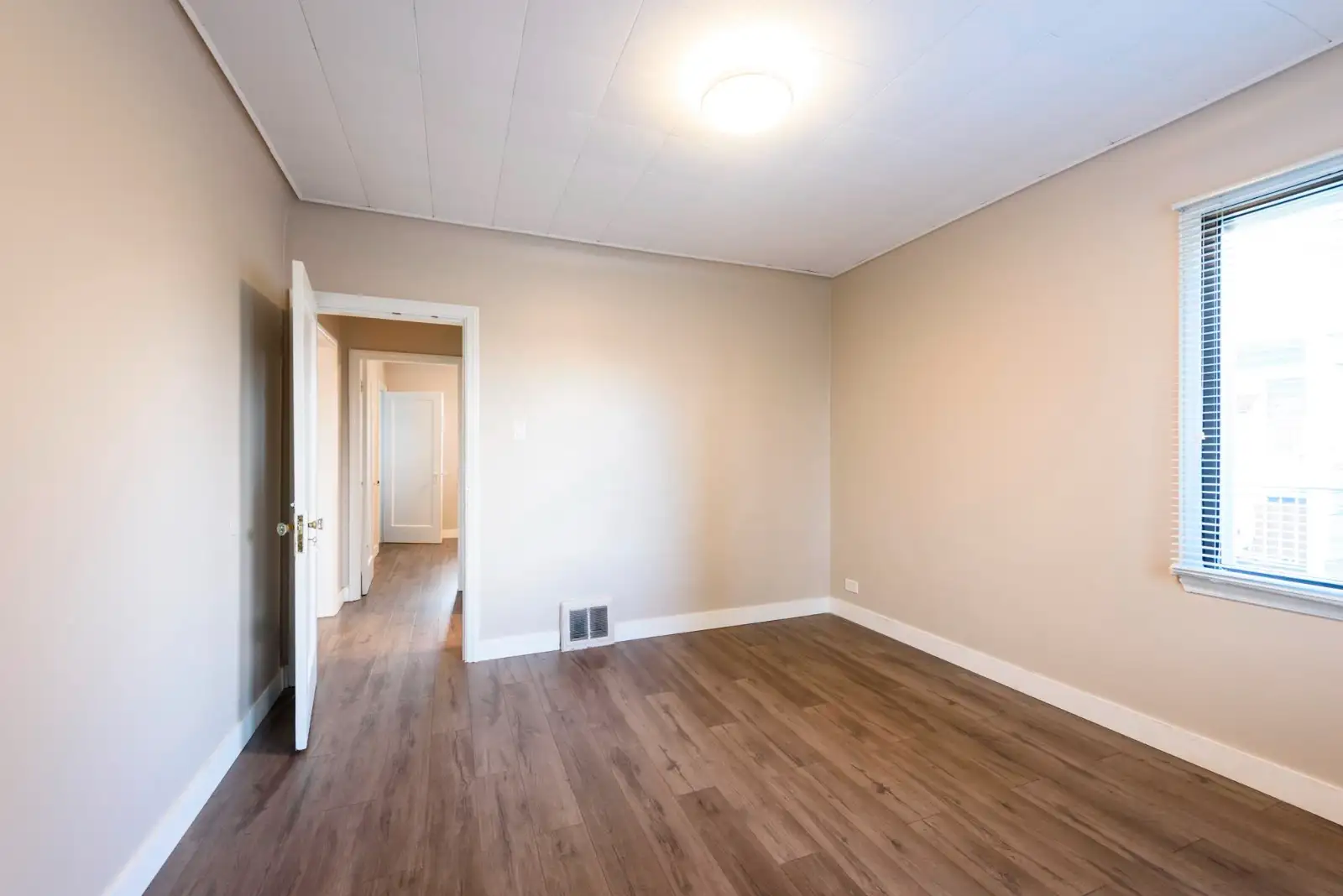 $2999 | 4525 Knight St, Vancouver, BC | 2BD/1BA | Upper House — photo 13