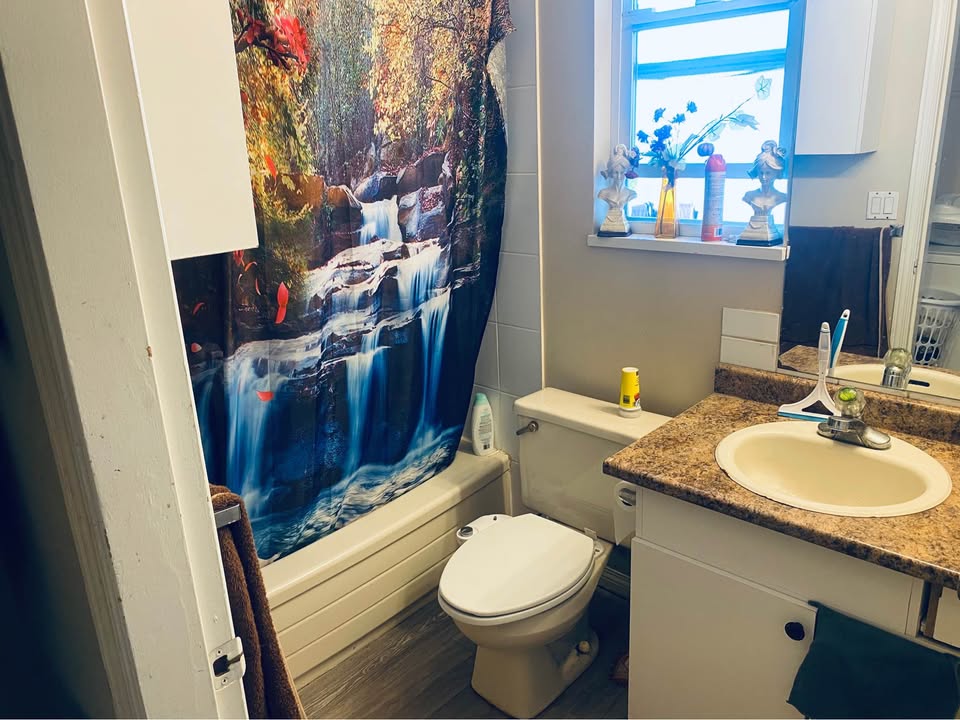 Private Room for Rent in Surrey - CA$700/Month — photo 4