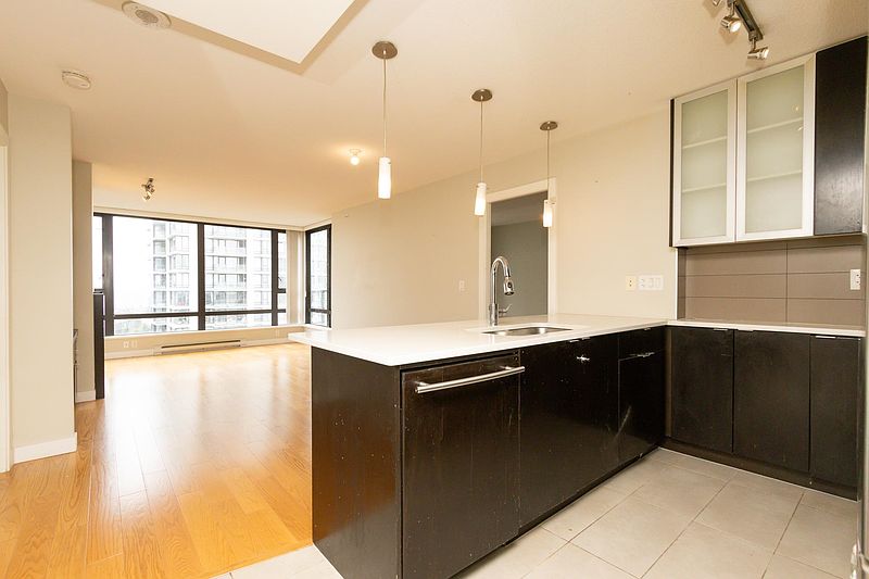 Burnaby Condominimum for rent - 2 Bedrooms — photo 4