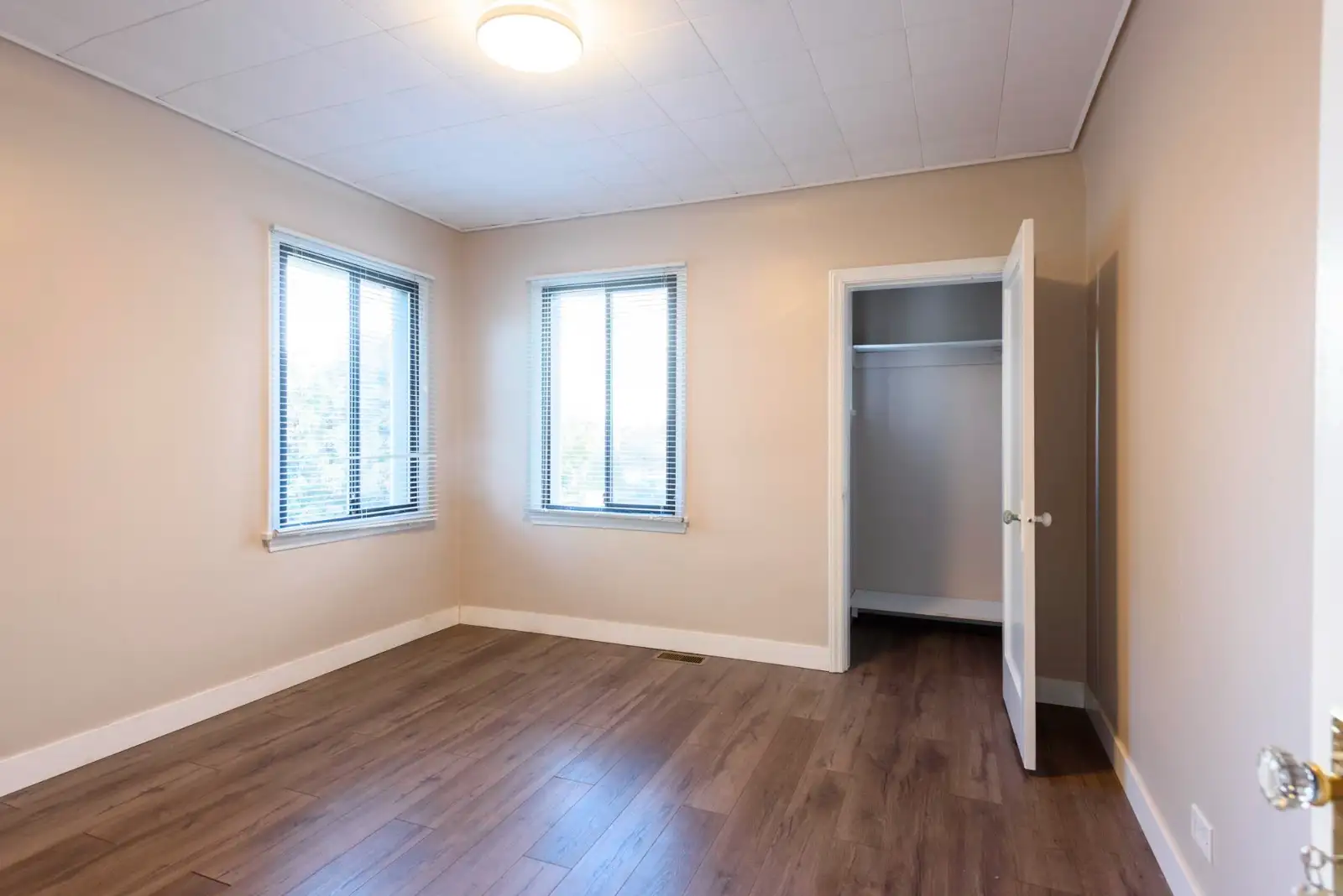 $2999 | 4525 Knight St, Vancouver, BC | 2BD/1BA | Upper House — photo 12