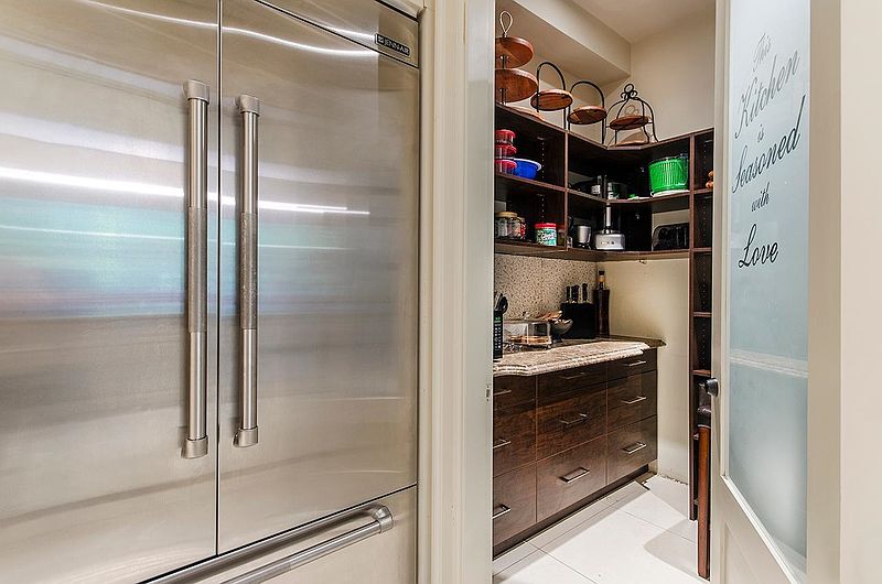 Surrey House for rent - 5 Bedrooms — photo 10