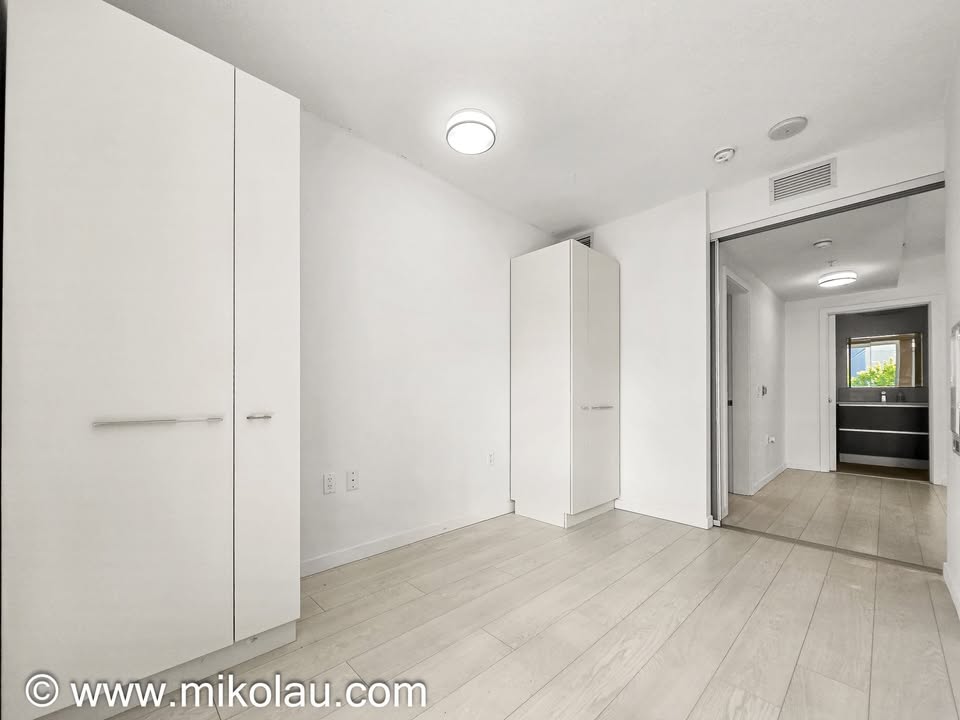 Spacious 2 Bed Apartment in Vancouver for Rent — photo 15