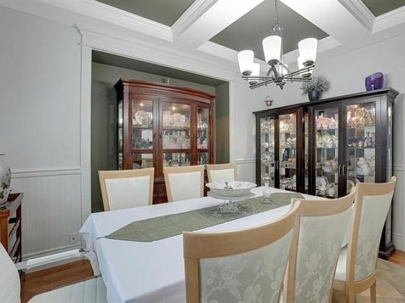Surrey House for rent - 5 Bedrooms — photo 6