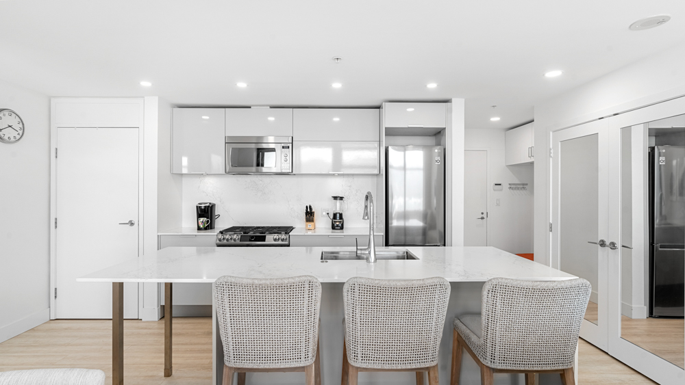 8000 CAD in Vancouver — photo 7
