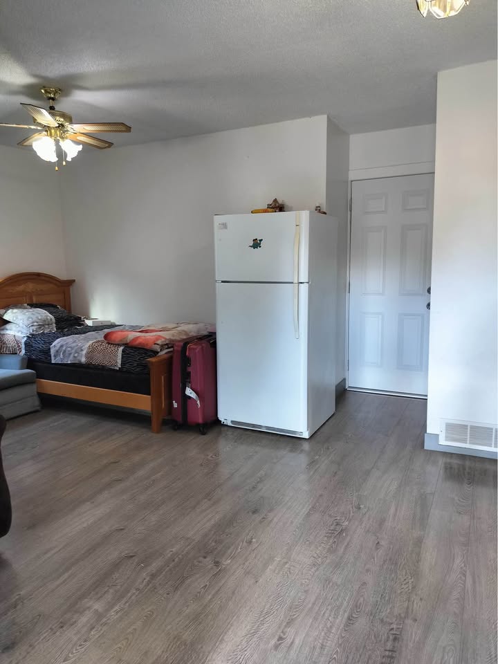 Charming 2 Bed House for Rent in Surrey — photo 12