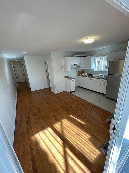 New Westminster Apartment for rent - 2 Bedrooms — photo 2