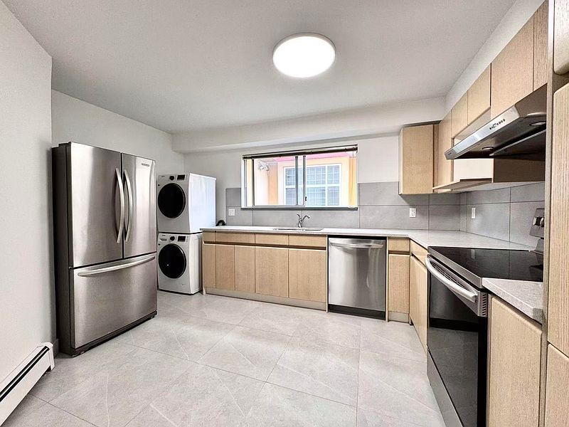 Vancouver House for rent - 3 Bedrooms — photo 3