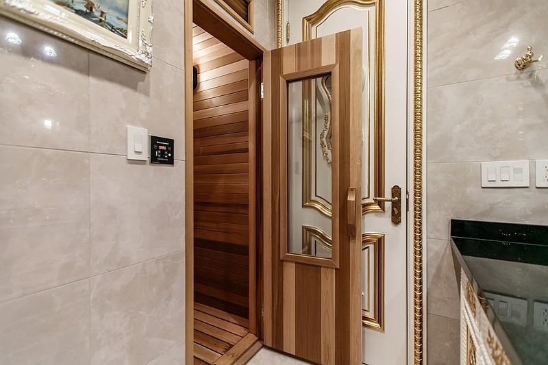 Vancouver House for rent - 6 Bedrooms — photo 35