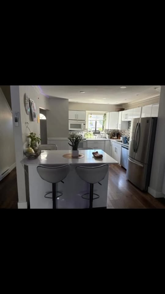 Spacious Townhouse for Girls in Surrey - $500/Month — photo 2