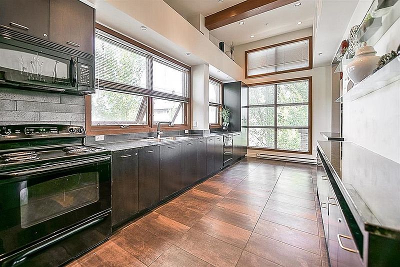 Surrey Apartment for rent - 2 Bedrooms — photo 12
