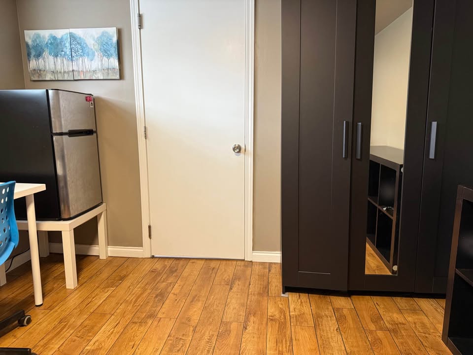 Cozy Private Room for Rent in Vancouver — photo 16