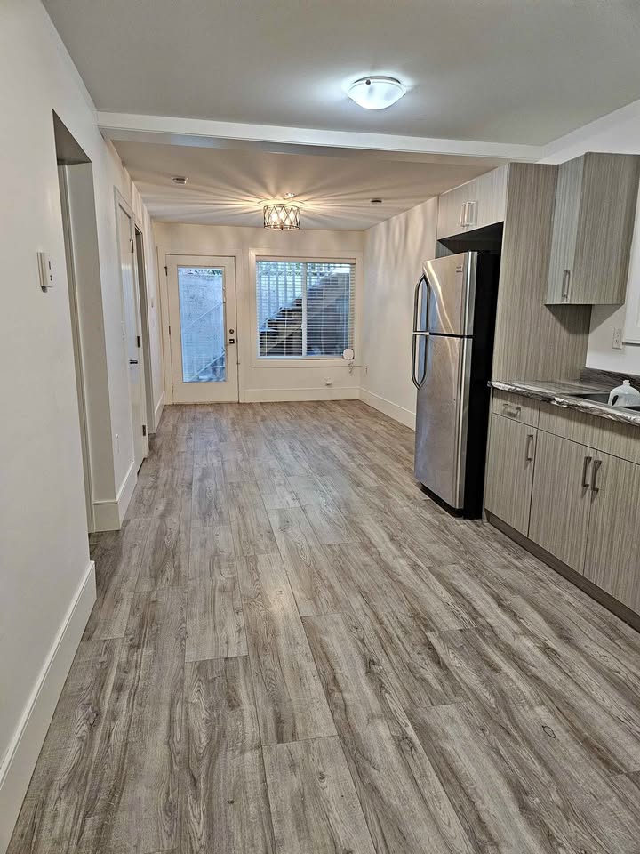 Charming 2-Bedroom Basement Suite in White Rock — photo 3