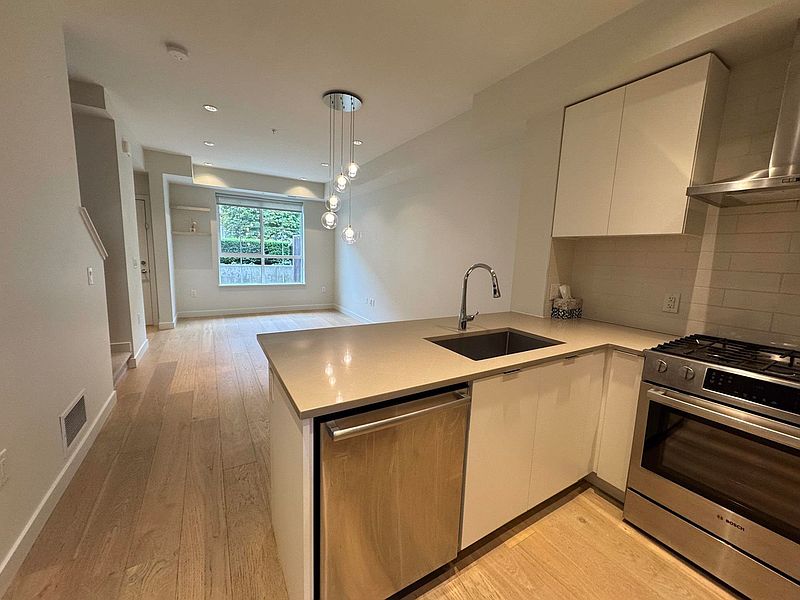 Vancouver Townhouse for rent - 3 Bedrooms — photo 4