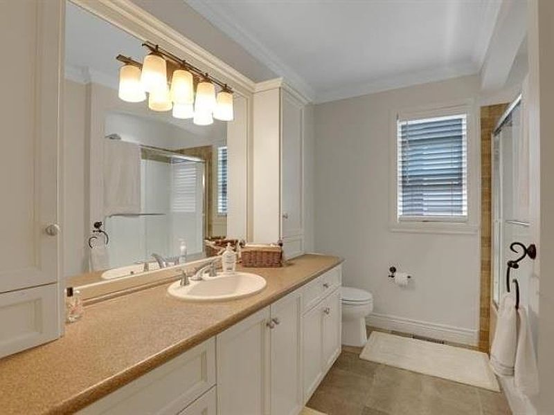 Surrey House for rent - 5 Bedrooms — photo 18