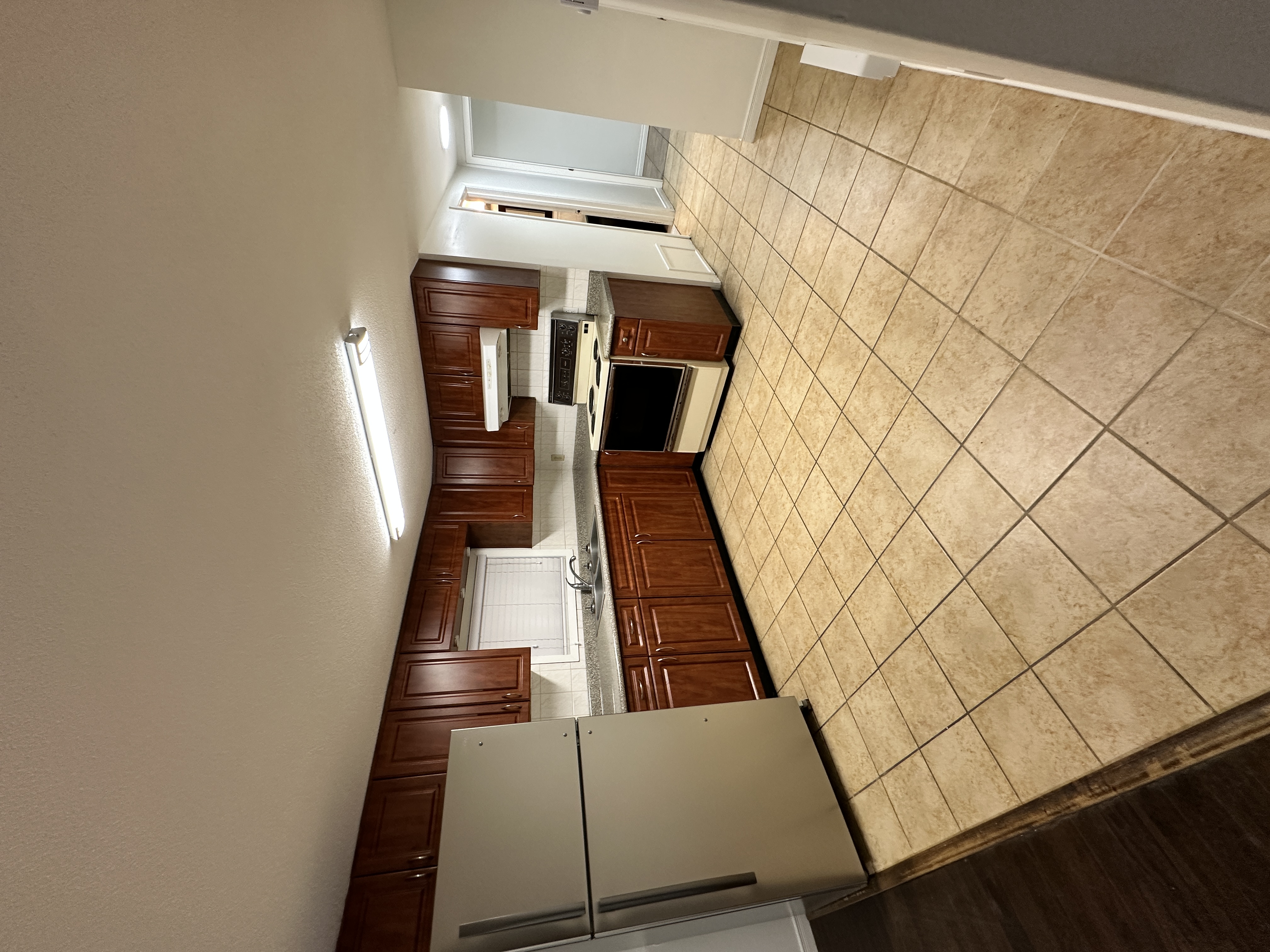 3-Bedroom Lower-Level Suite | $3,120 | Fraser | 903 SF | Internet Included in Vancouver — photo 3