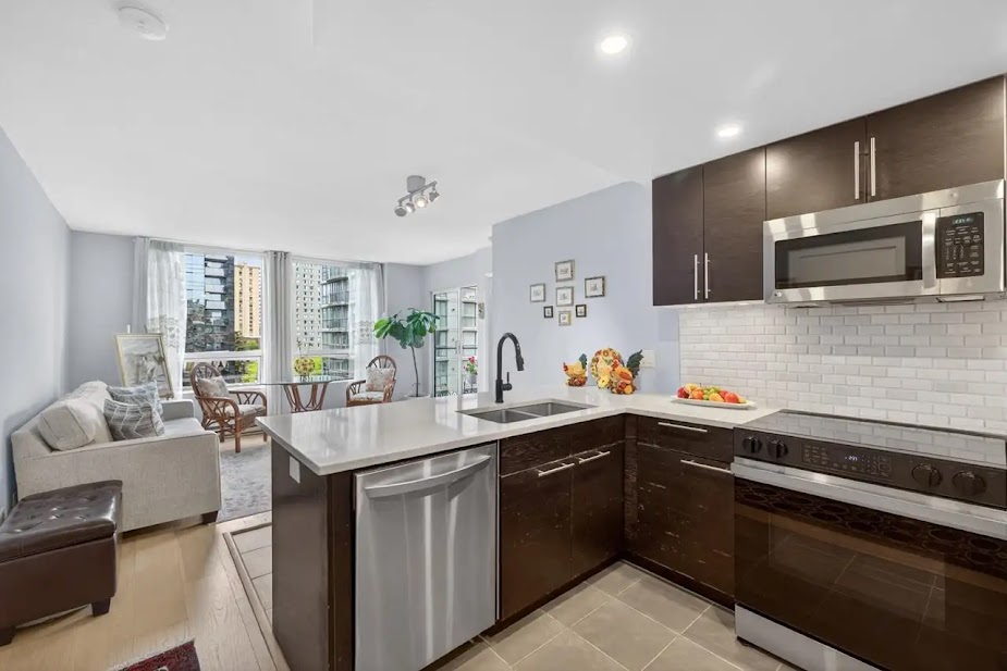 811 Helmcken St, Vancouver | 2BR/2BA Condo — photo 6