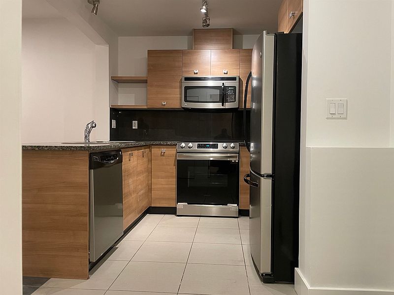 Surrey Apartment for rent - 2 Bedrooms — photo 5
