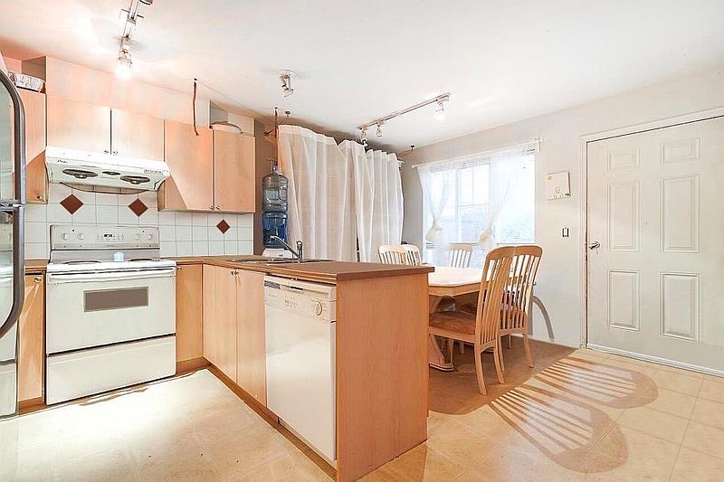 Surrey Townhouse for rent - 5 Bedrooms — photo 14