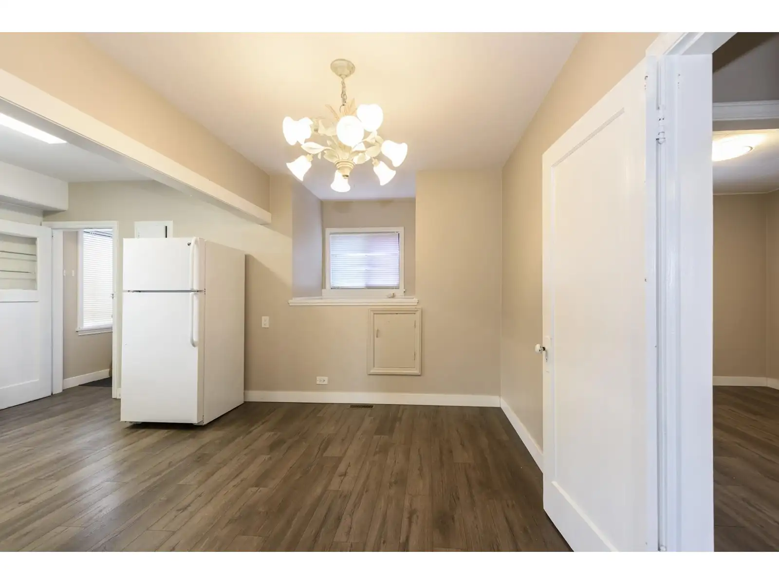 $2999 | 4525 Knight St, Vancouver, BC | 2BD/1BA | Upper House — photo 7