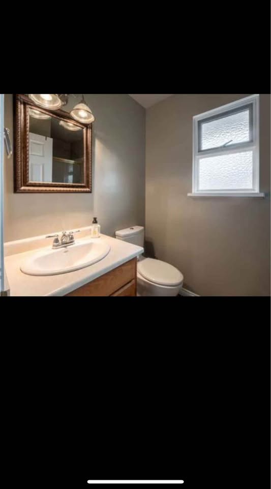 Cozy 1 Bed 1 Bath House in Surrey — photo 4