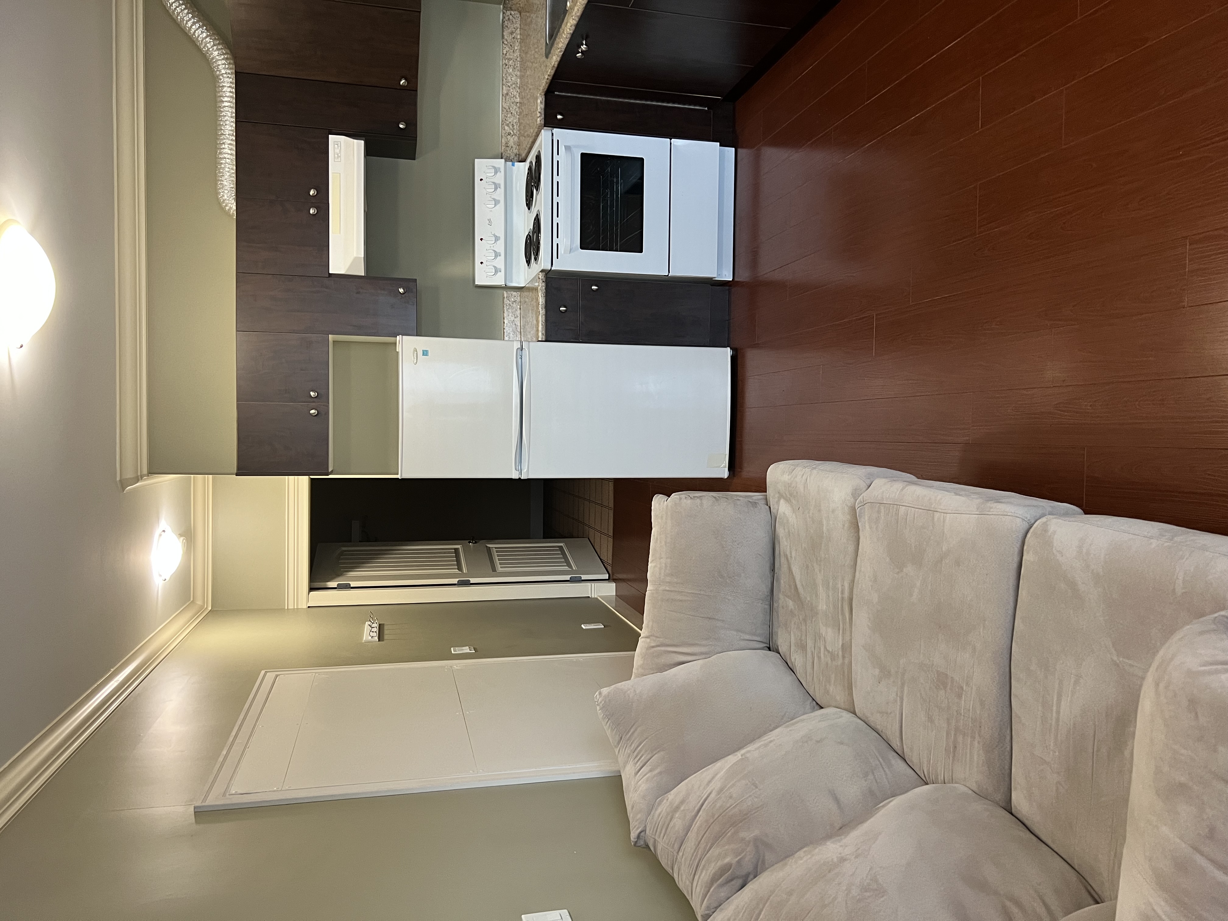 Private ground level 1 bedroom 1 bath in Burnaby