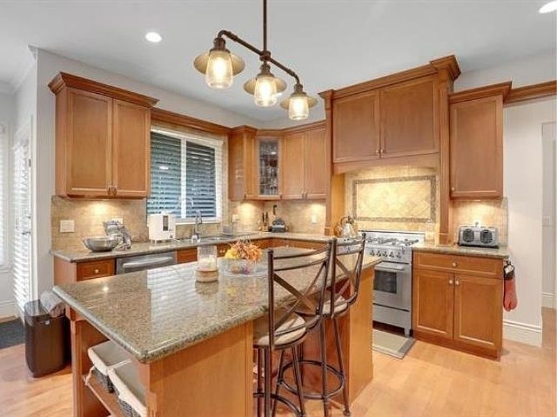 Surrey House for rent - 5 Bedrooms — photo 8