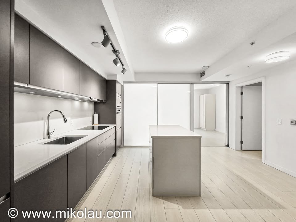 Spacious 2 Bed Apartment in Vancouver for Rent — photo 5