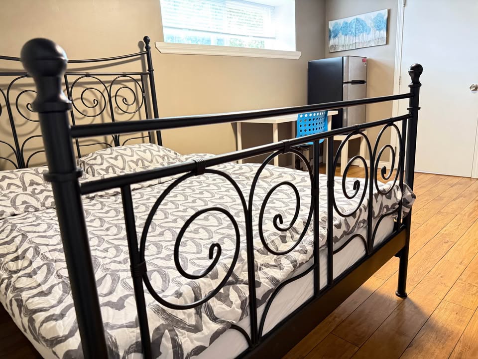 Cozy Private Room for Rent in Vancouver — photo 14