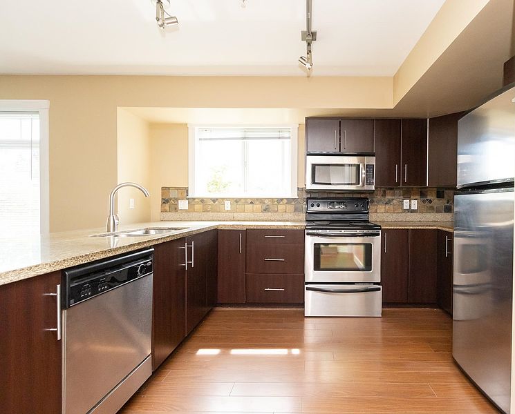 Burnaby Townhouse for rent - 2 Bedrooms — photo 9