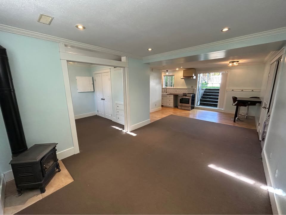 Cozy 1 Bed House with Private Garden in Abbotsford — photo 6