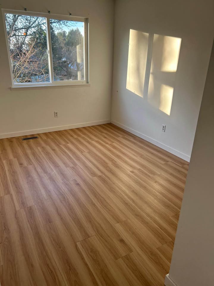 Top Half of 3 Bed House in Surrey - $3000/Month — photo 12