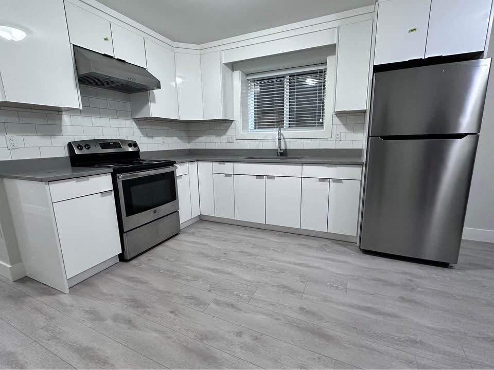 Spacious Bedroom for Rent in Surrey Basement — photo 9
