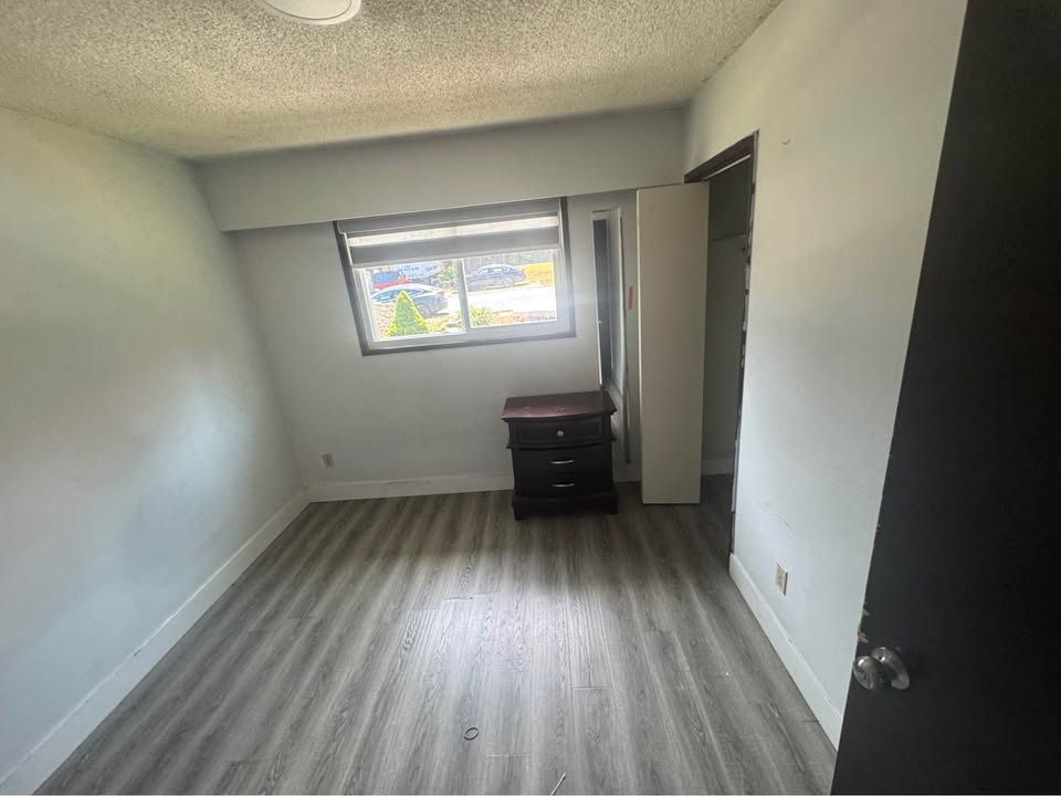 Spacious 4 Beds, 2 Baths House for Rent in Surrey — photo 17