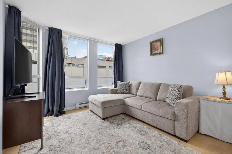 811 Helmcken St, Vancouver | 2BR/2BA Condo — photo 8